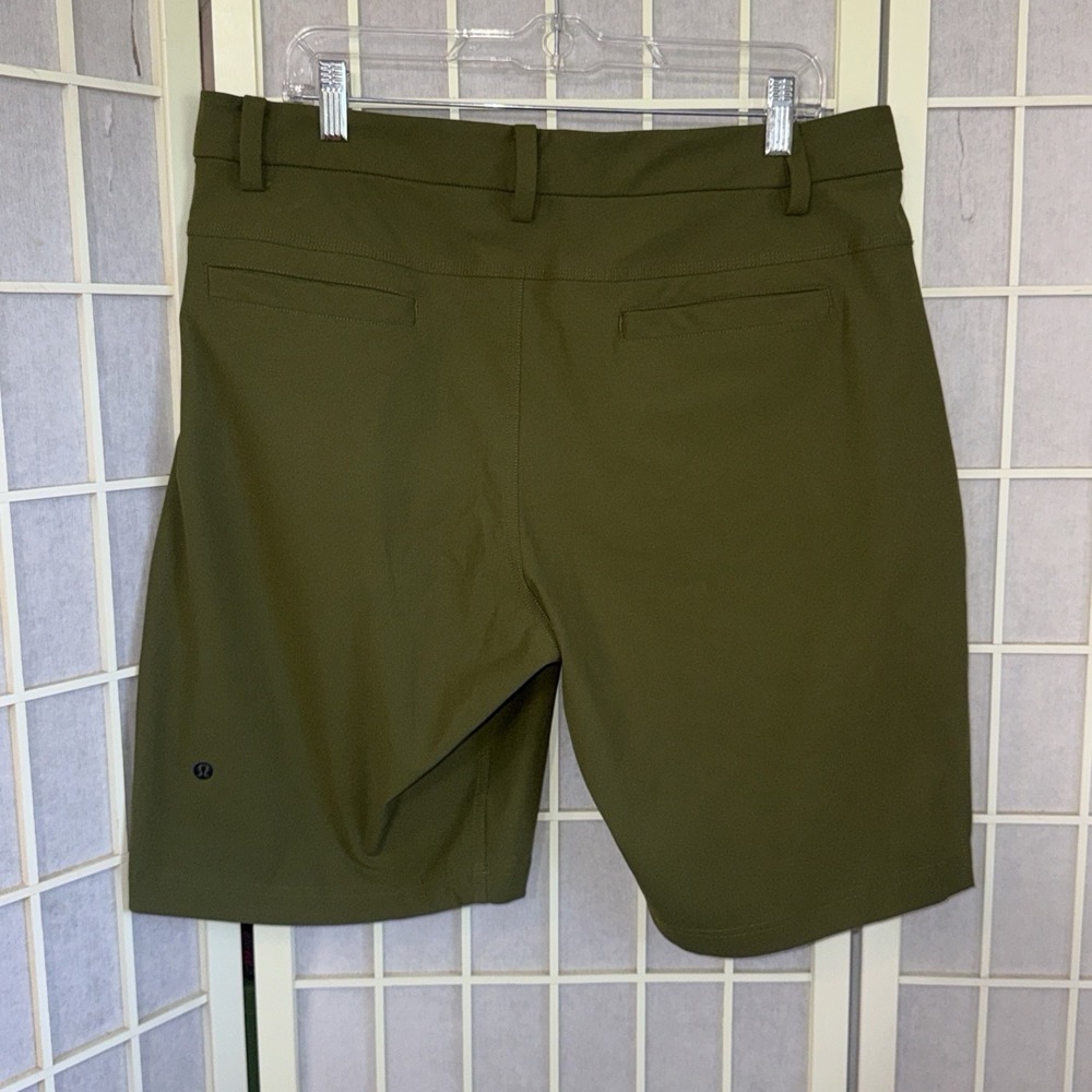 Lululemon Commission Relaxed Green Athletic Golf Chino Warpstreme 10.5 Shorts 36